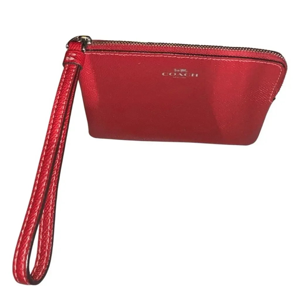 COACH Corner Zip Wristlet in 1941 Red New without Tag